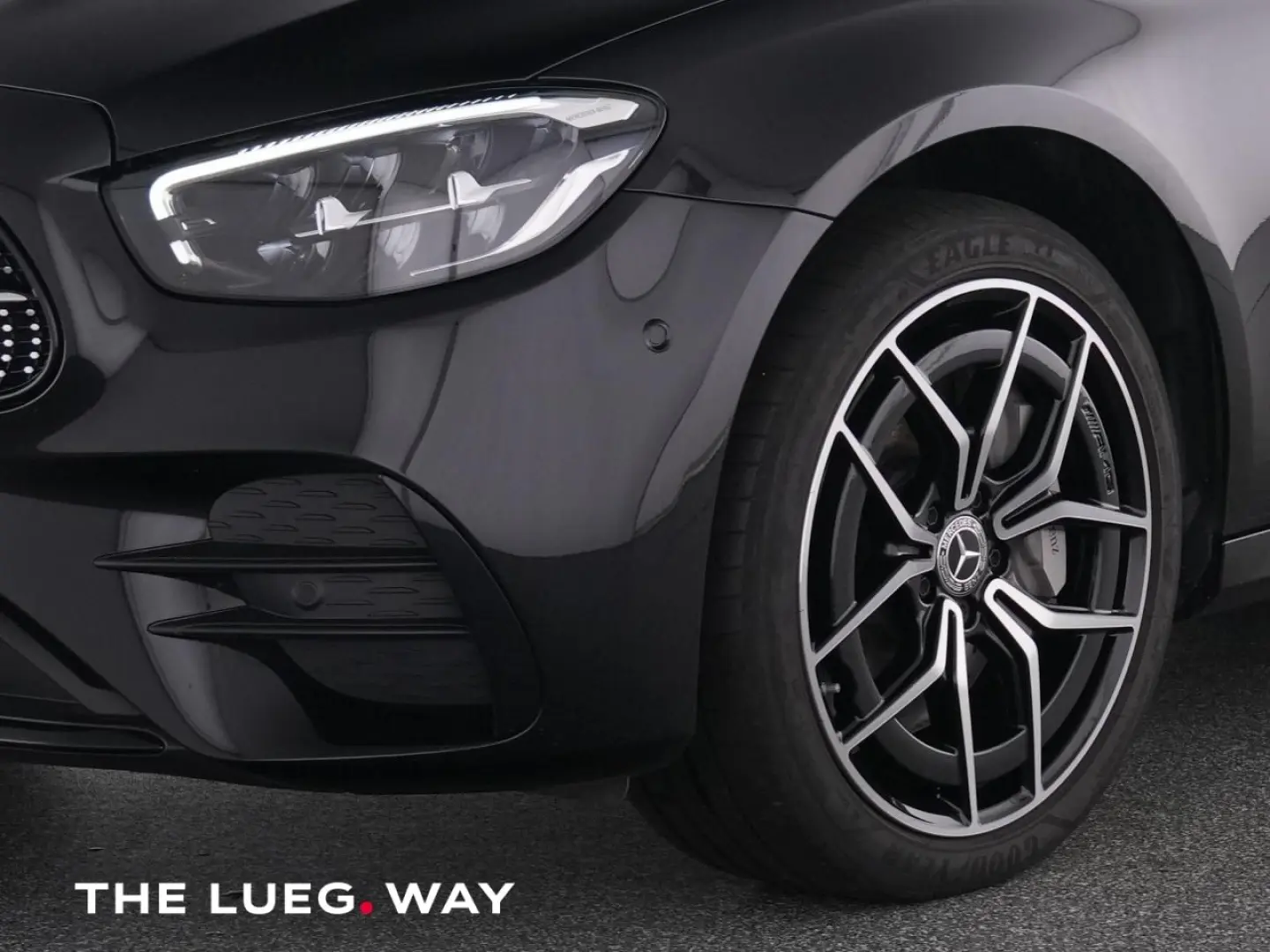 E 300 e 4M AMG+Pano+AHK+Sound+Dist+360+LED+Night