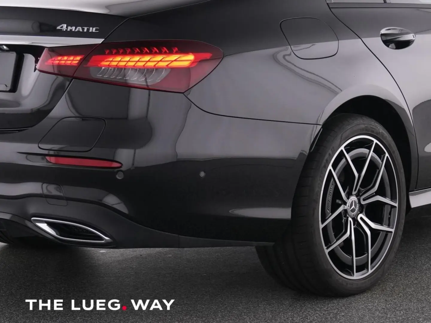 E 300 e 4M AMG+Pano+AHK+Sound+Dist+360+LED+Night