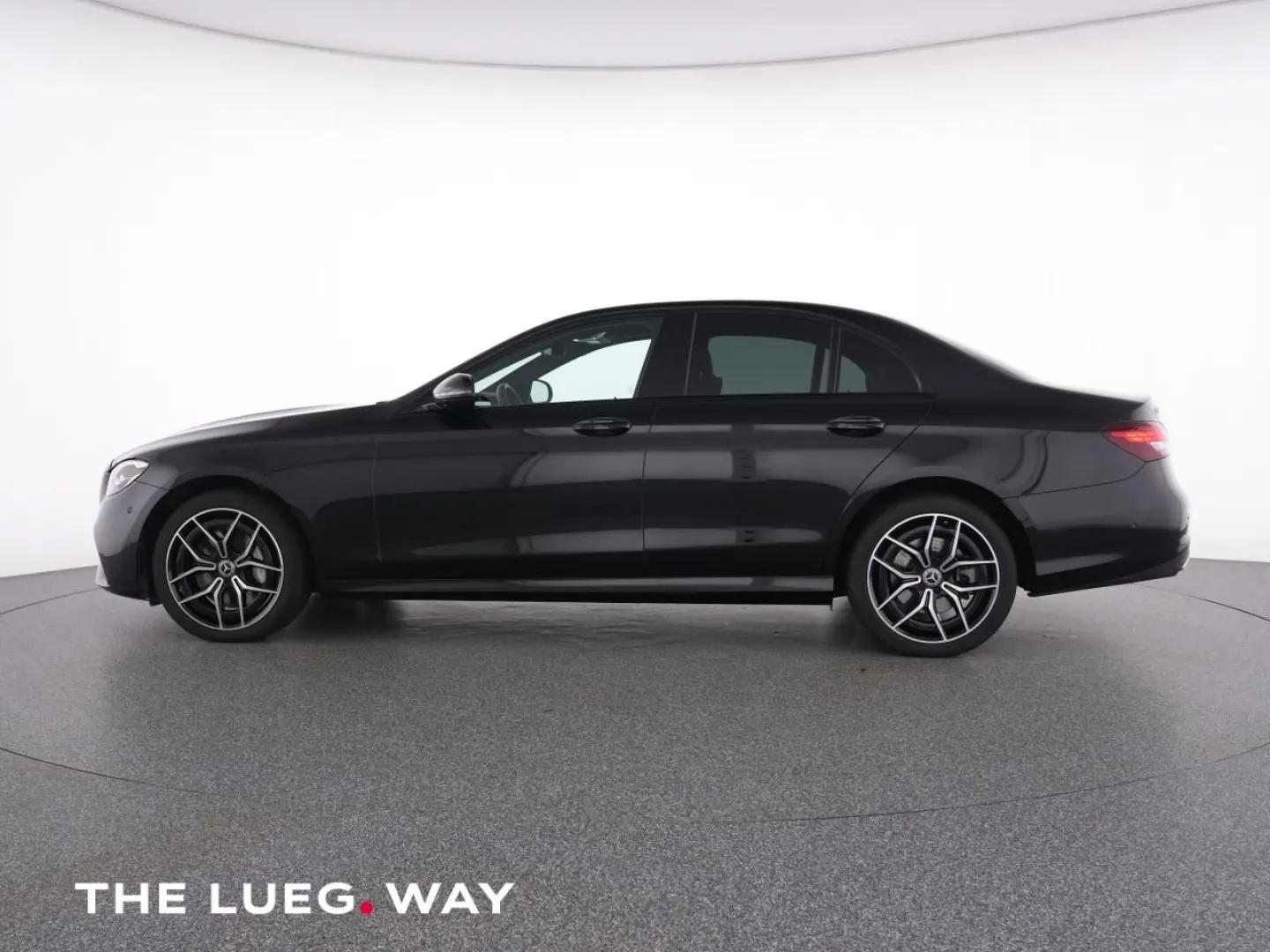 E 300 e 4M AMG+Pano+AHK+Sound+Dist+360+LED+Night