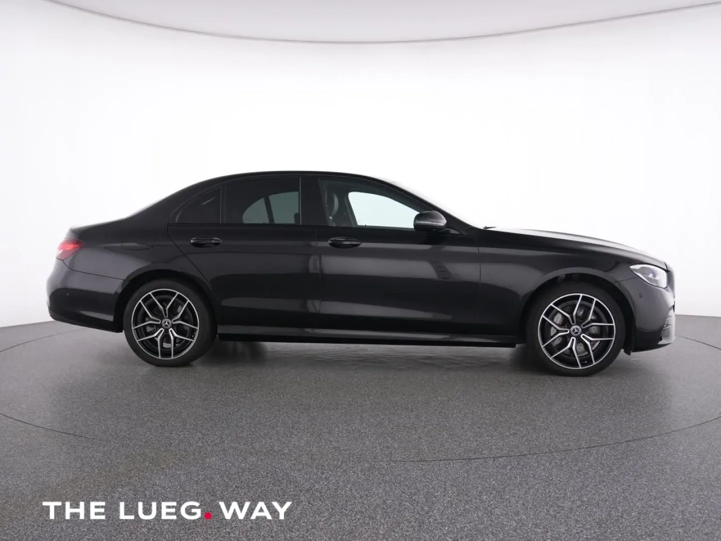 E 300 e 4M AMG+Pano+AHK+Sound+Dist+360+LED+Night