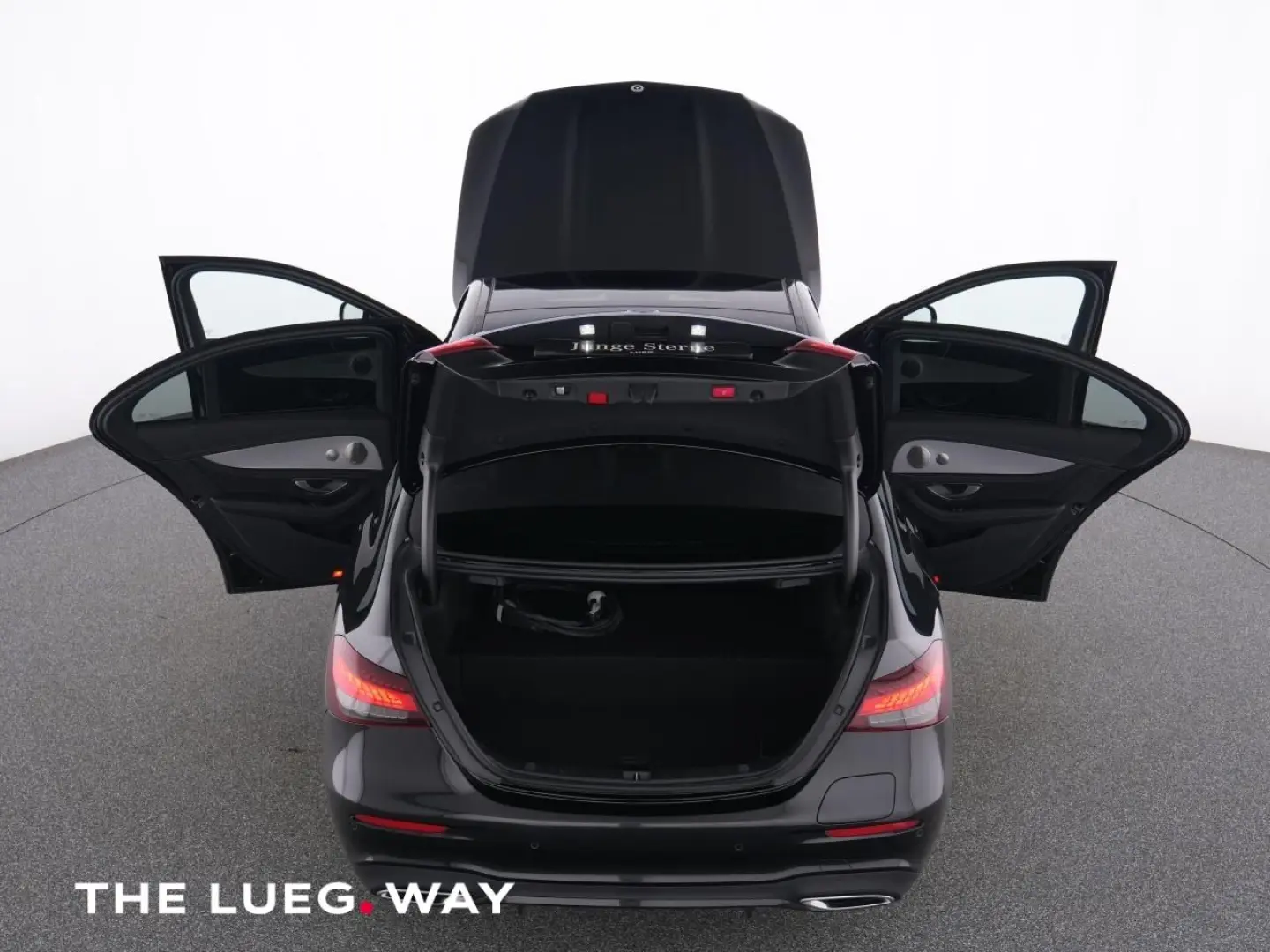 E 300 e 4M AMG+Pano+AHK+Sound+Dist+360+LED+Night