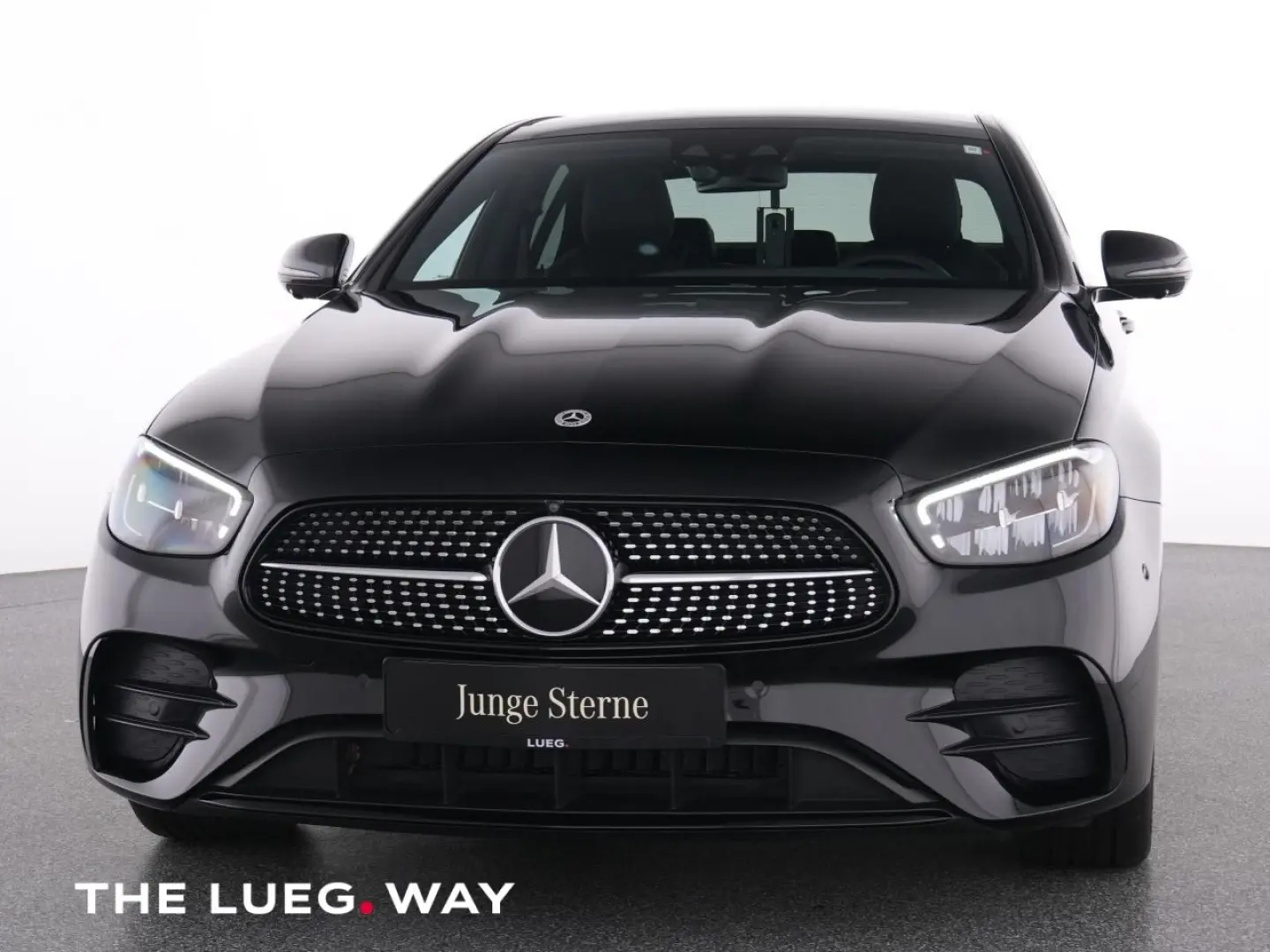 E 300 e 4M AMG+Pano+AHK+Sound+Dist+360+LED+Night