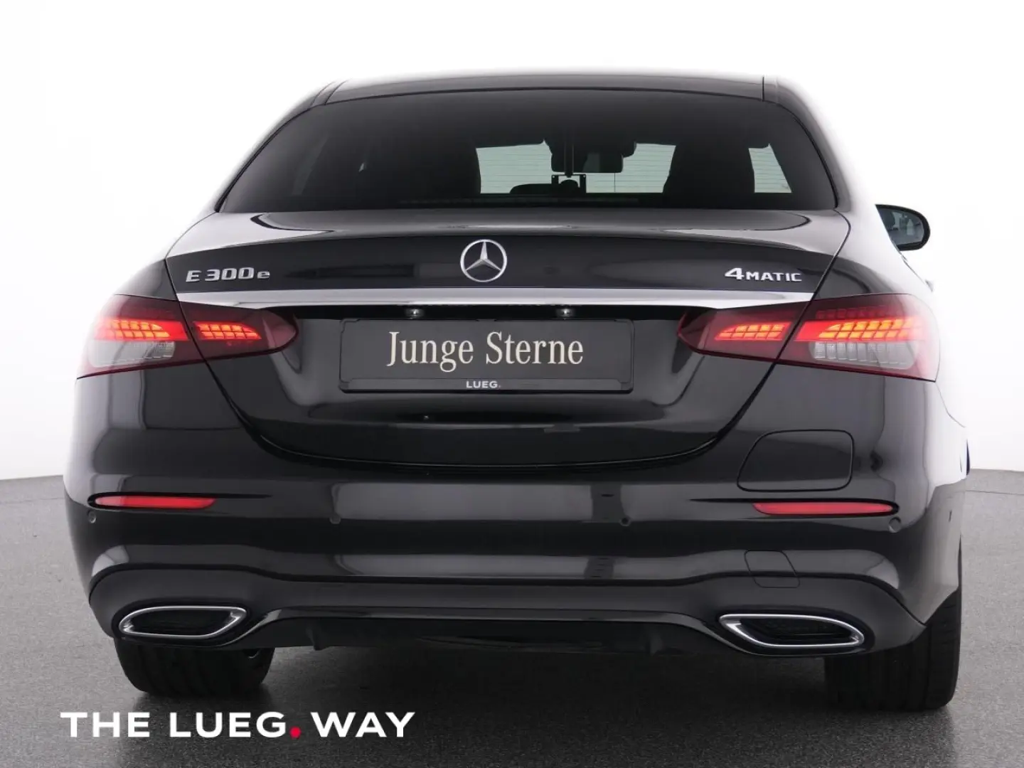 E 300 e 4M AMG+Pano+AHK+Sound+Dist+360+LED+Night