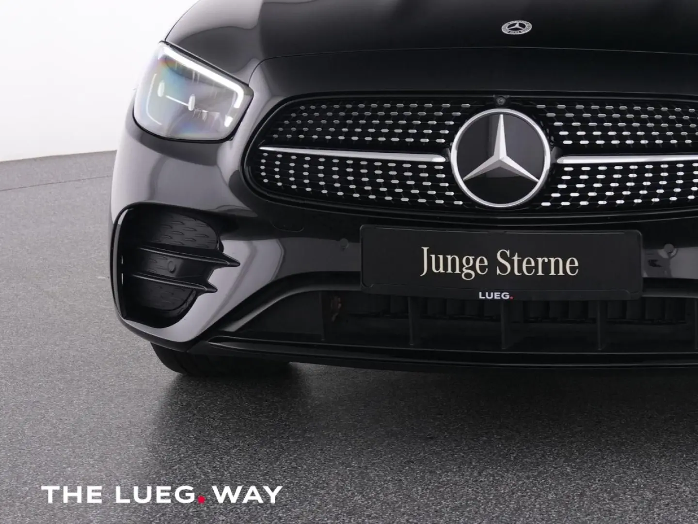 E 300 e 4M AMG+Pano+AHK+Sound+Dist+360+LED+Night