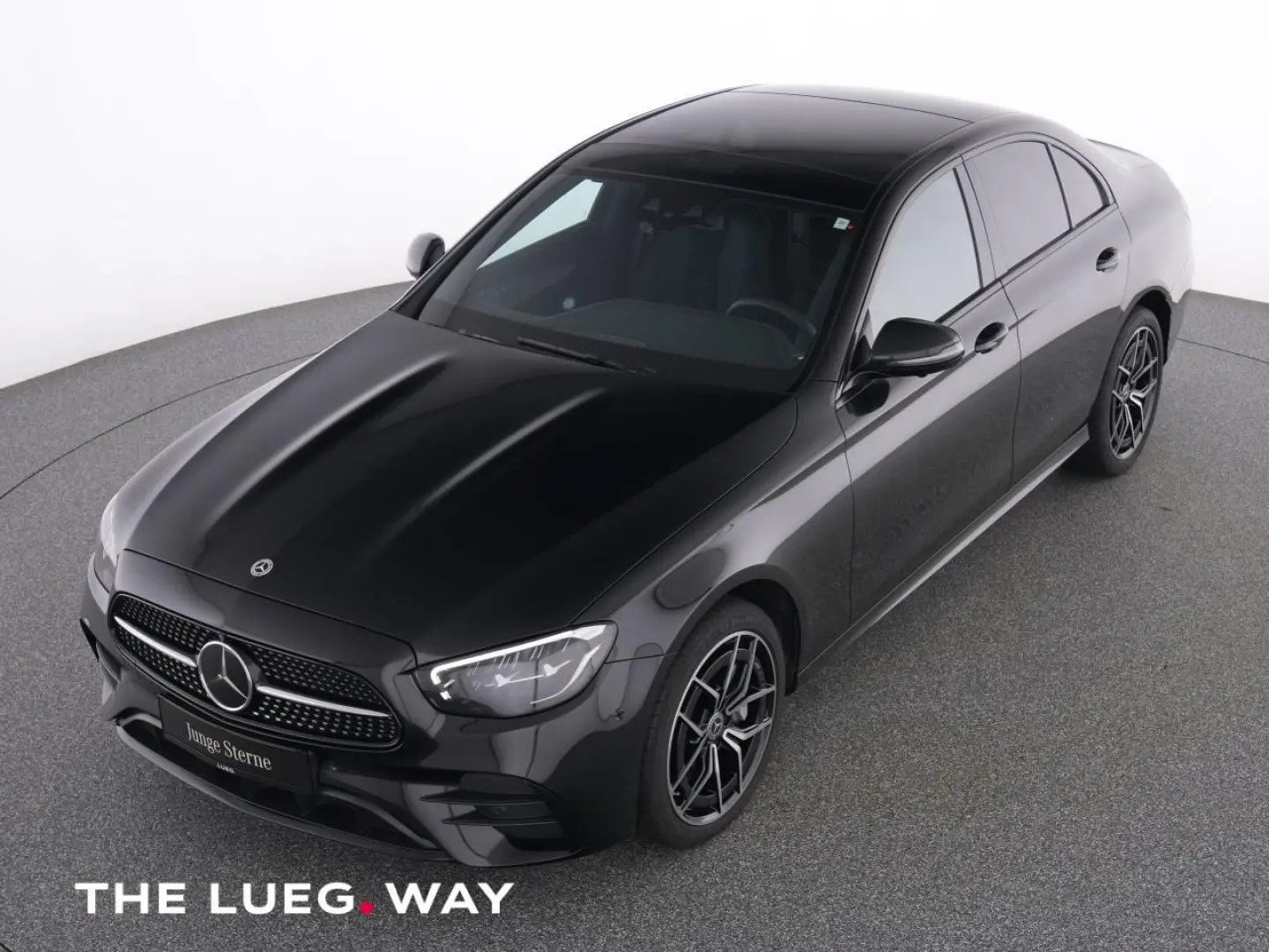 E 300 e 4M AMG+Pano+AHK+Sound+Dist+360+LED+Night