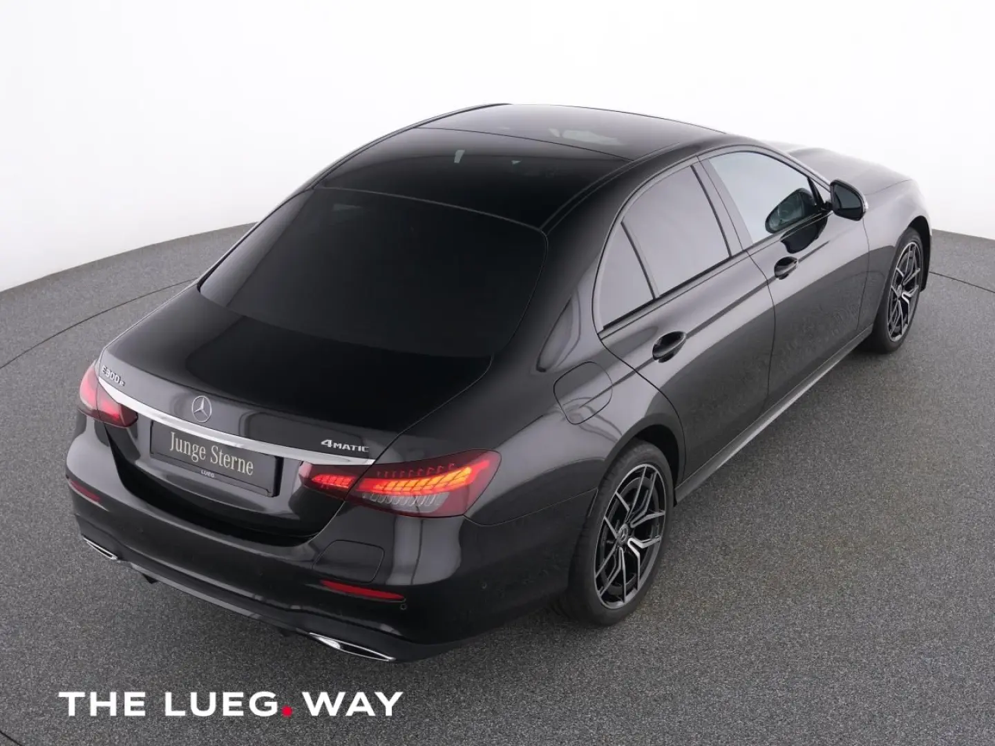 E 300 e 4M AMG+Pano+AHK+Sound+Dist+360+LED+Night