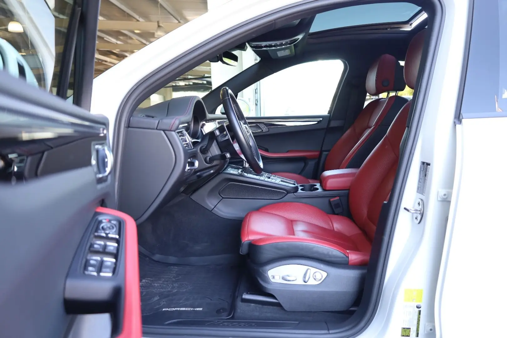 Macan 2.0 AWD/PANO/TTW/SHZ/LHZ/SBL/BOSÉ/SPUR/R19