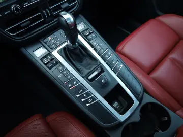 Macan 2.0 AWD/PANO/TTW/SHZ/LHZ/SBL/BOSÉ/SPUR/R19