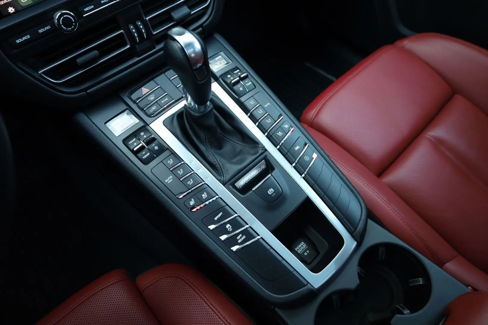 Macan 2.0 AWD/PANO/TTW/SHZ/LHZ/SBL/BOSÉ/SPUR/R19