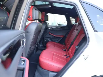 Macan 2.0 AWD/PANO/TTW/SHZ/LHZ/SBL/BOSÉ/SPUR/R19