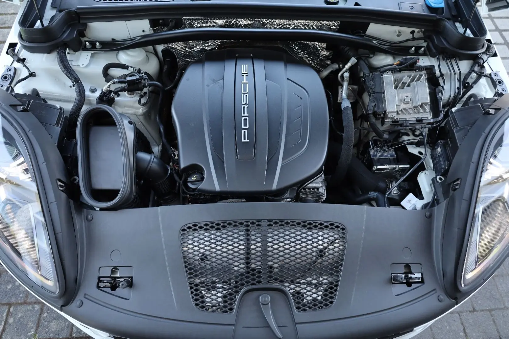 Macan 2.0 AWD/PANO/TTW/SHZ/LHZ/SBL/BOSÉ/SPUR/R19