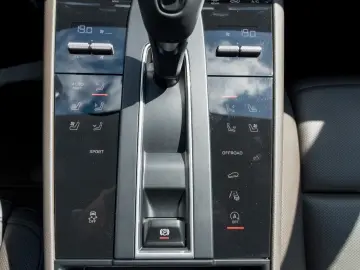 Macan 2,0 Aut Facelift/Pano/Navi/360*Bose/Matrix