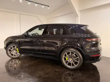 Cayenne E-Hybrid Platinum Burmester 360° Massage