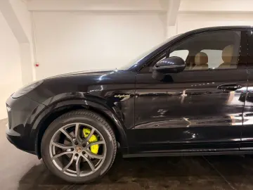 Cayenne E-Hybrid Platinum Burmester 360° Massage