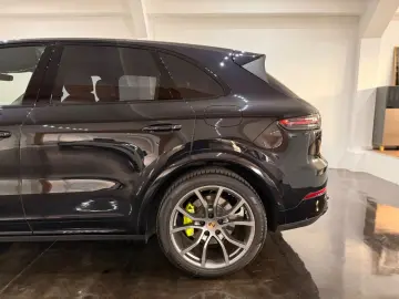 Cayenne E-Hybrid Platinum Burmester 360° Massage