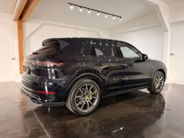 Cayenne E-Hybrid Platinum Burmester 360° Massage
