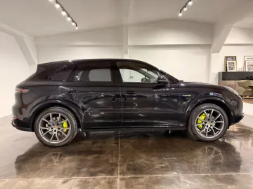 Cayenne E-Hybrid Platinum Burmester 360° Massage
