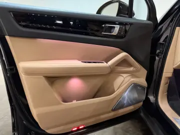 Cayenne E-Hybrid Platinum Burmester 360° Massage
