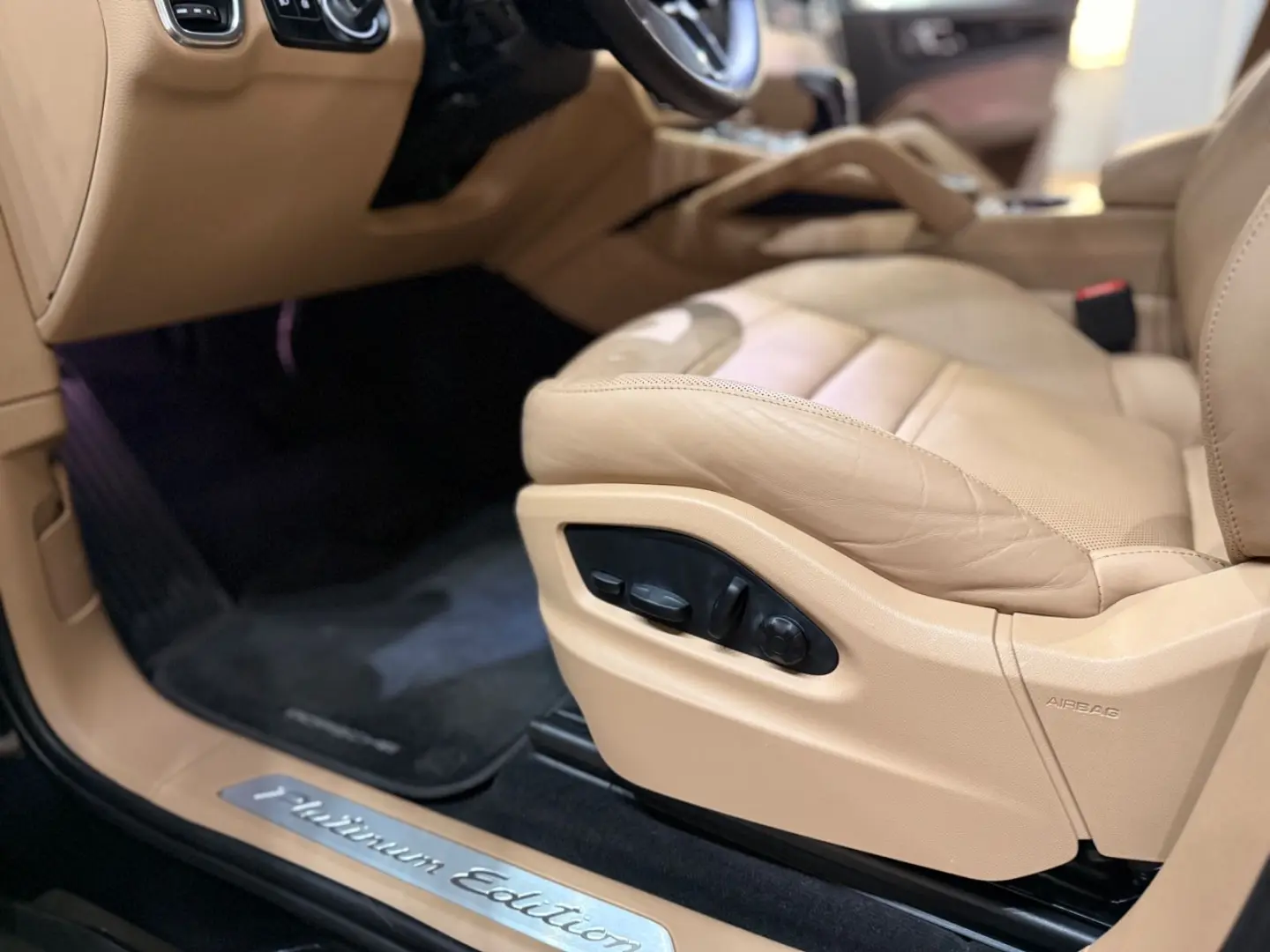 Cayenne E-Hybrid Platinum Burmester 360° Massage