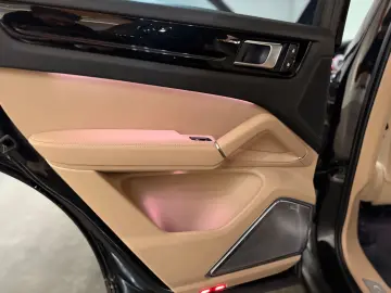 Cayenne E-Hybrid Platinum Burmester 360° Massage