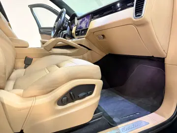 Cayenne E-Hybrid Platinum Burmester 360° Massage
