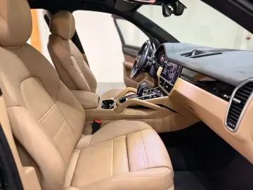 Cayenne E-Hybrid Platinum Burmester 360° Massage
