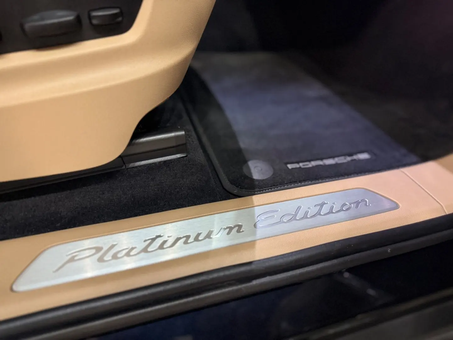 Cayenne E-Hybrid Platinum Burmester 360° Massage