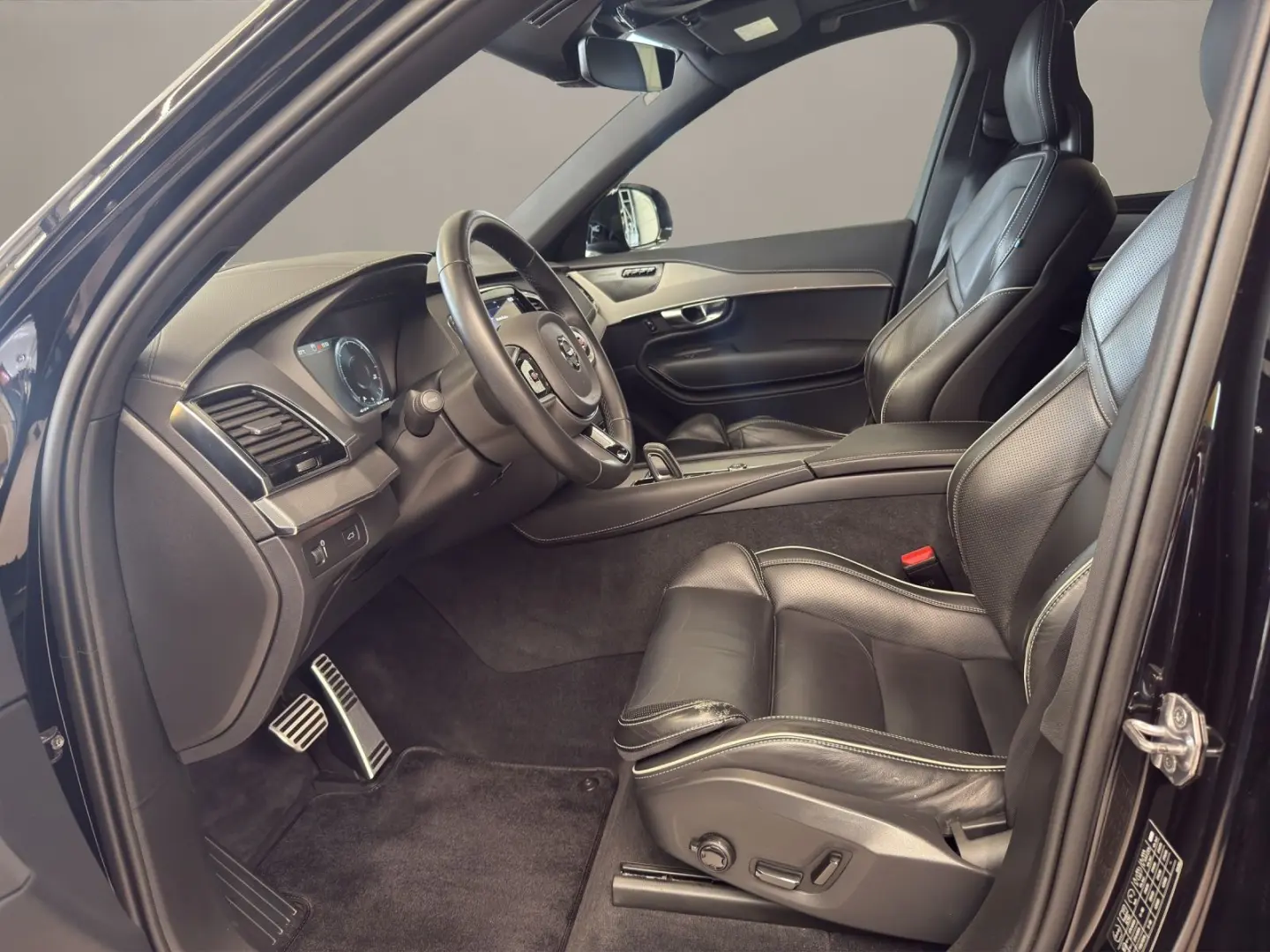 XC90 B5 (Diesel)- R Design ACC AHK AUT Kam. Navi