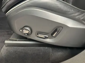 XC90 B5 (Diesel)- R Design ACC AHK AUT Kam. Navi