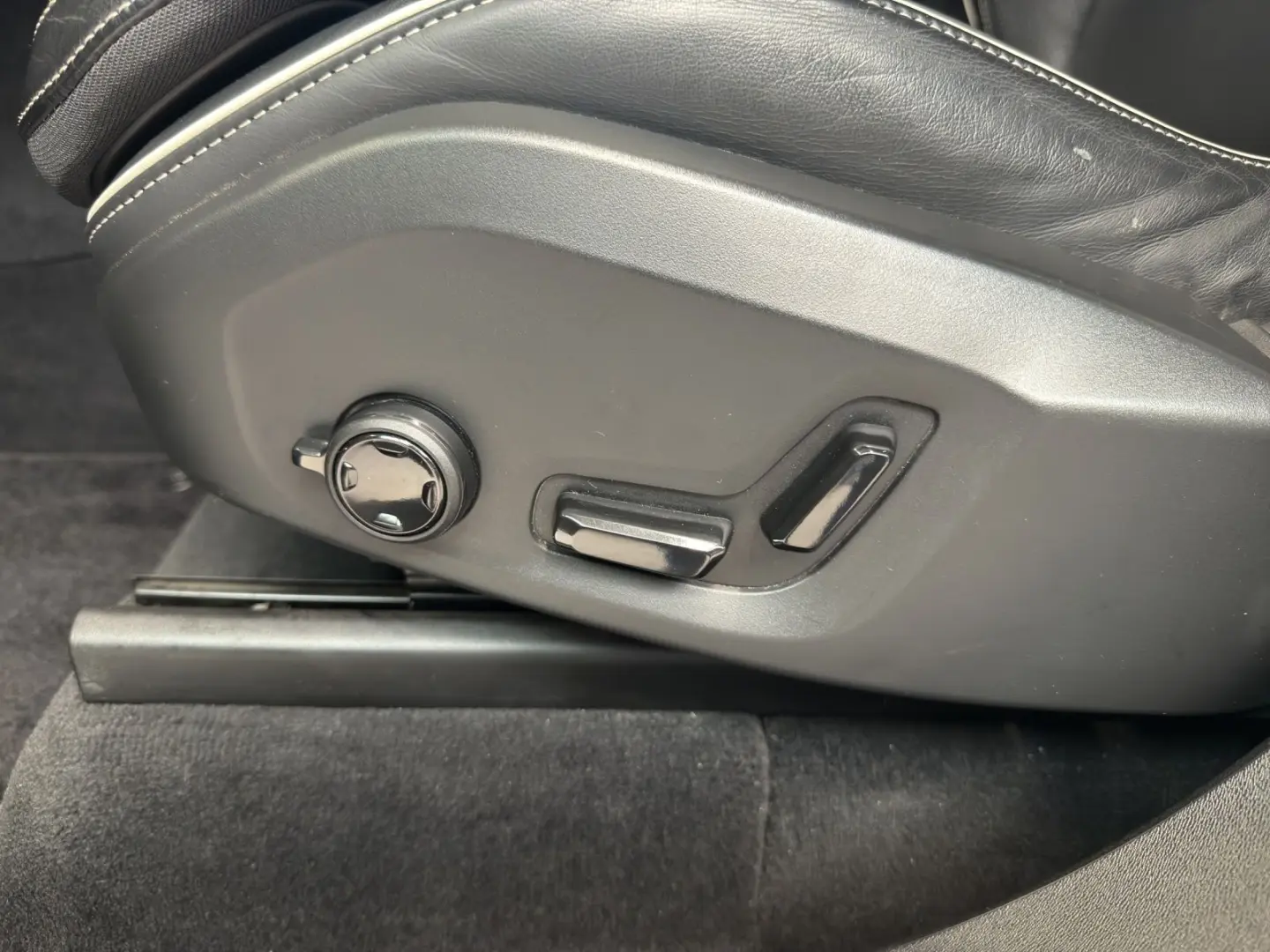 XC90 B5 (Diesel)- R Design ACC AHK AUT Kam. Navi