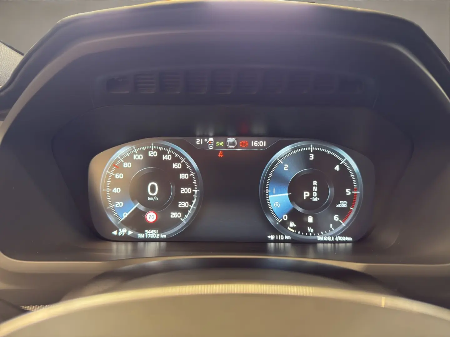 XC90 B5 (Diesel)- R Design ACC AHK AUT Kam. Navi