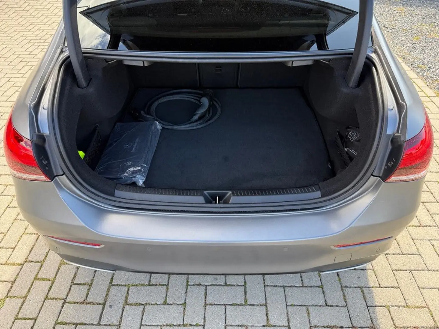 A 250 e Lim. AMG Line +Burmester+Designo magno+