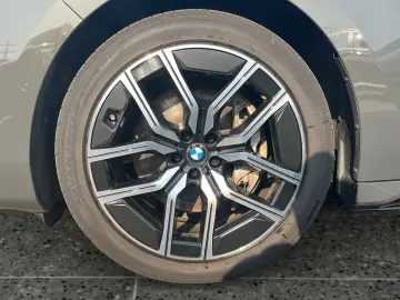 i7 xDrive