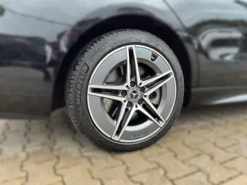 C 300 e AMG+MBUX+LED+Kam+SHZ+PDC+Apple+Tempomat