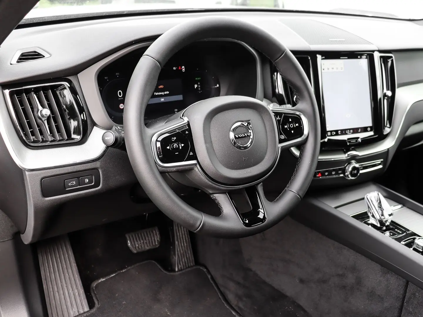 XC60 Plus Dark Recharge Plug-In Hybrid AWD T8 Tw