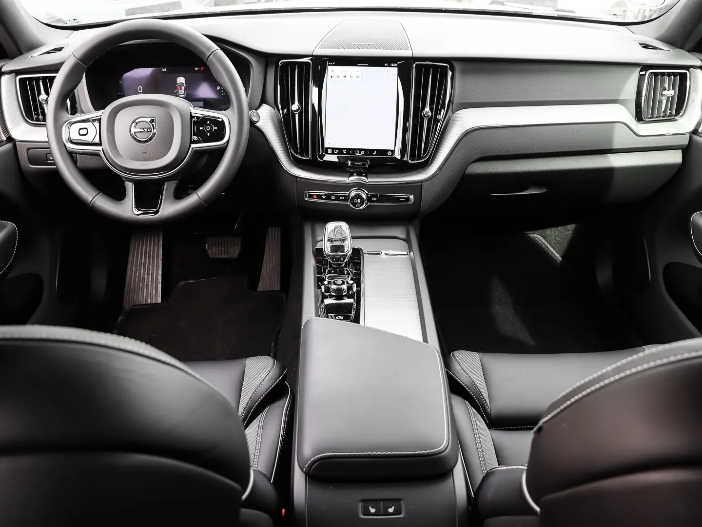 XC60 Plus Dark Recharge Plug-In Hybrid AWD T8 Tw