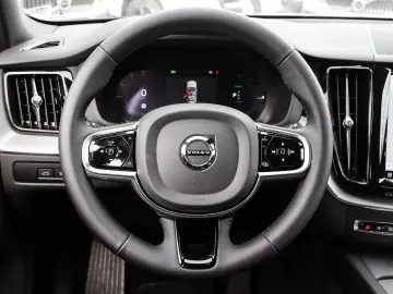 XC60 Plus Dark Recharge Plug-In Hybrid AWD T8 Tw