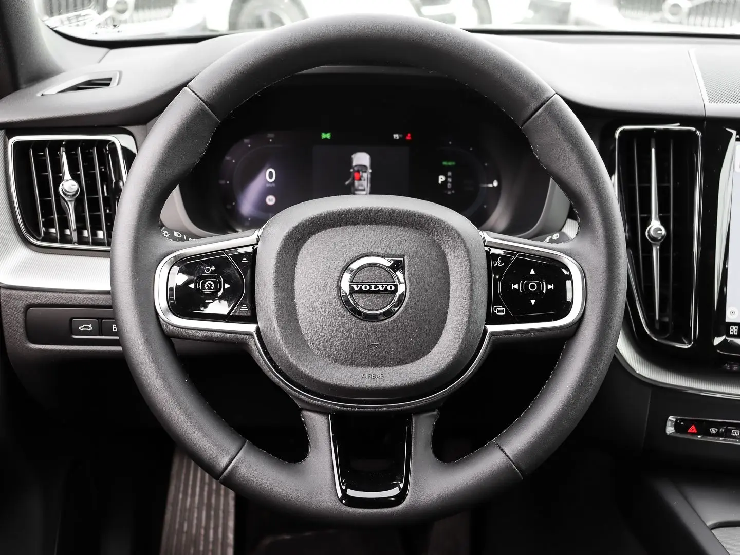 XC60 Plus Dark Recharge Plug-In Hybrid AWD T8 Tw