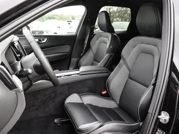 XC60 Plus Dark Recharge Plug-In Hybrid AWD T8 Tw
