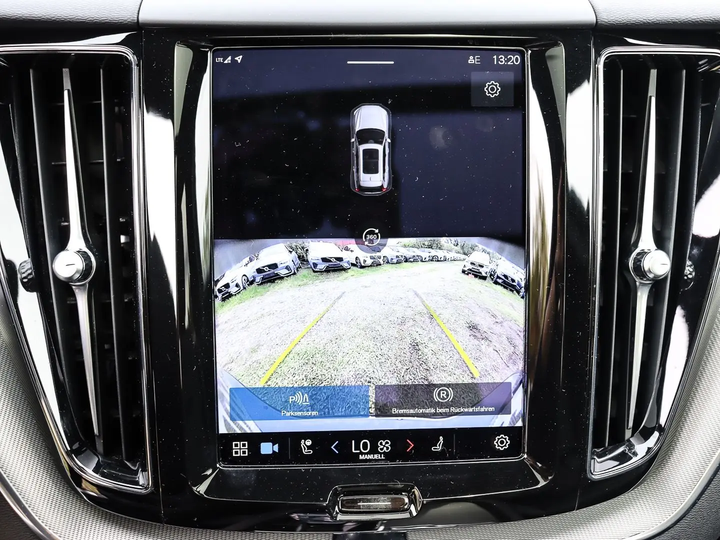 XC60 Plus Dark Recharge Plug-In Hybrid AWD T8 Tw