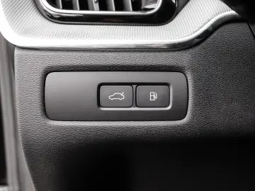 XC60 Plus Dark Recharge Plug-In Hybrid AWD T8 Tw