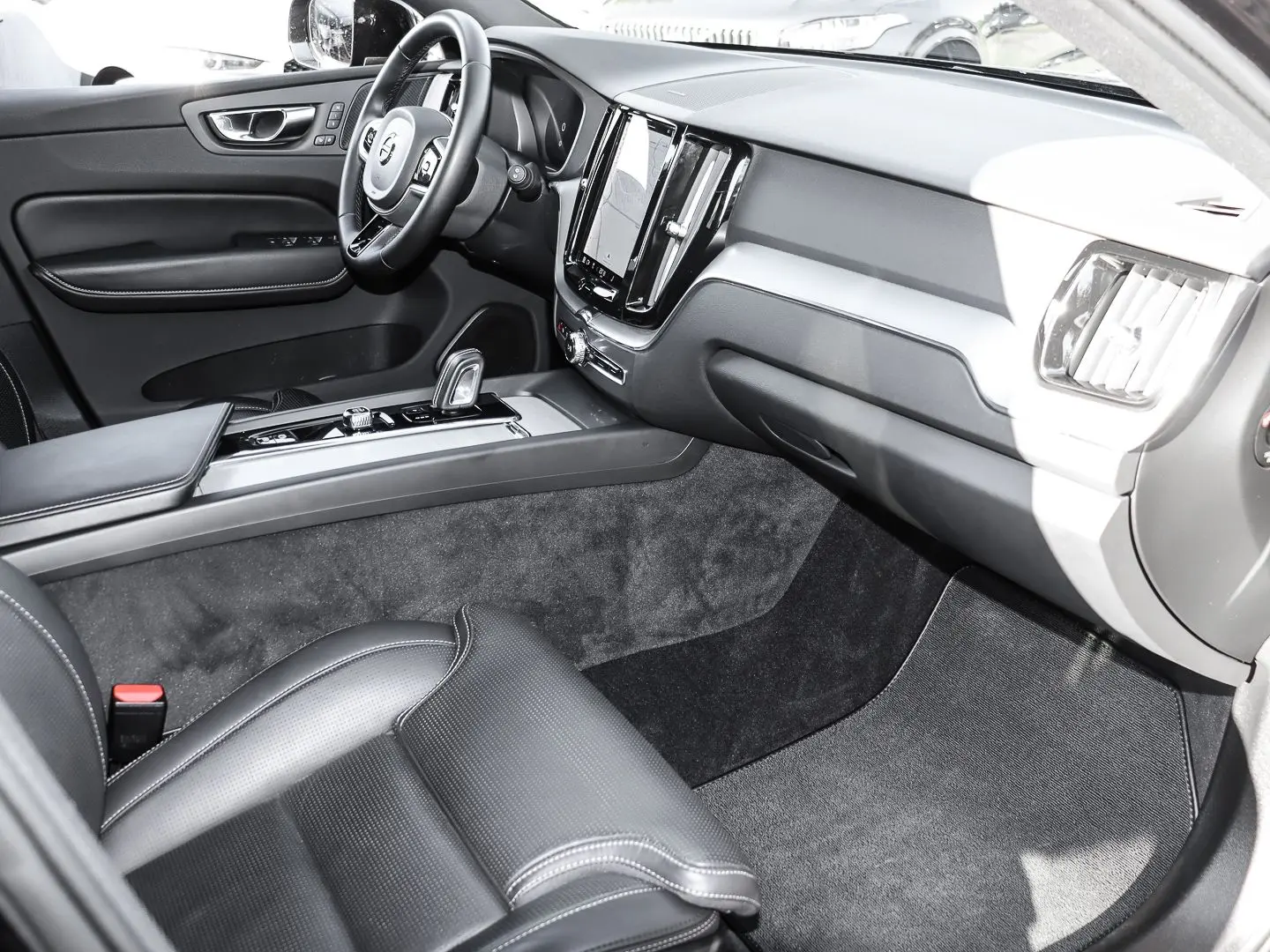 XC60 R Design 2WD B4 Diesel EU6d digitales Cockp