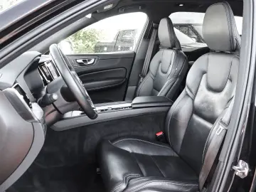 XC60 R Design 2WD B4 Diesel EU6d digitales Cockp