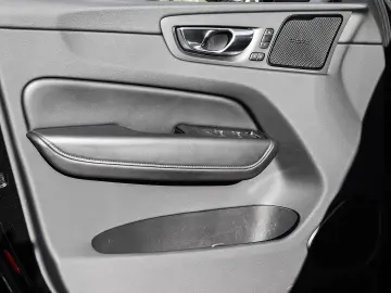 XC60 R Design 2WD B4 Diesel EU6d digitales Cockp
