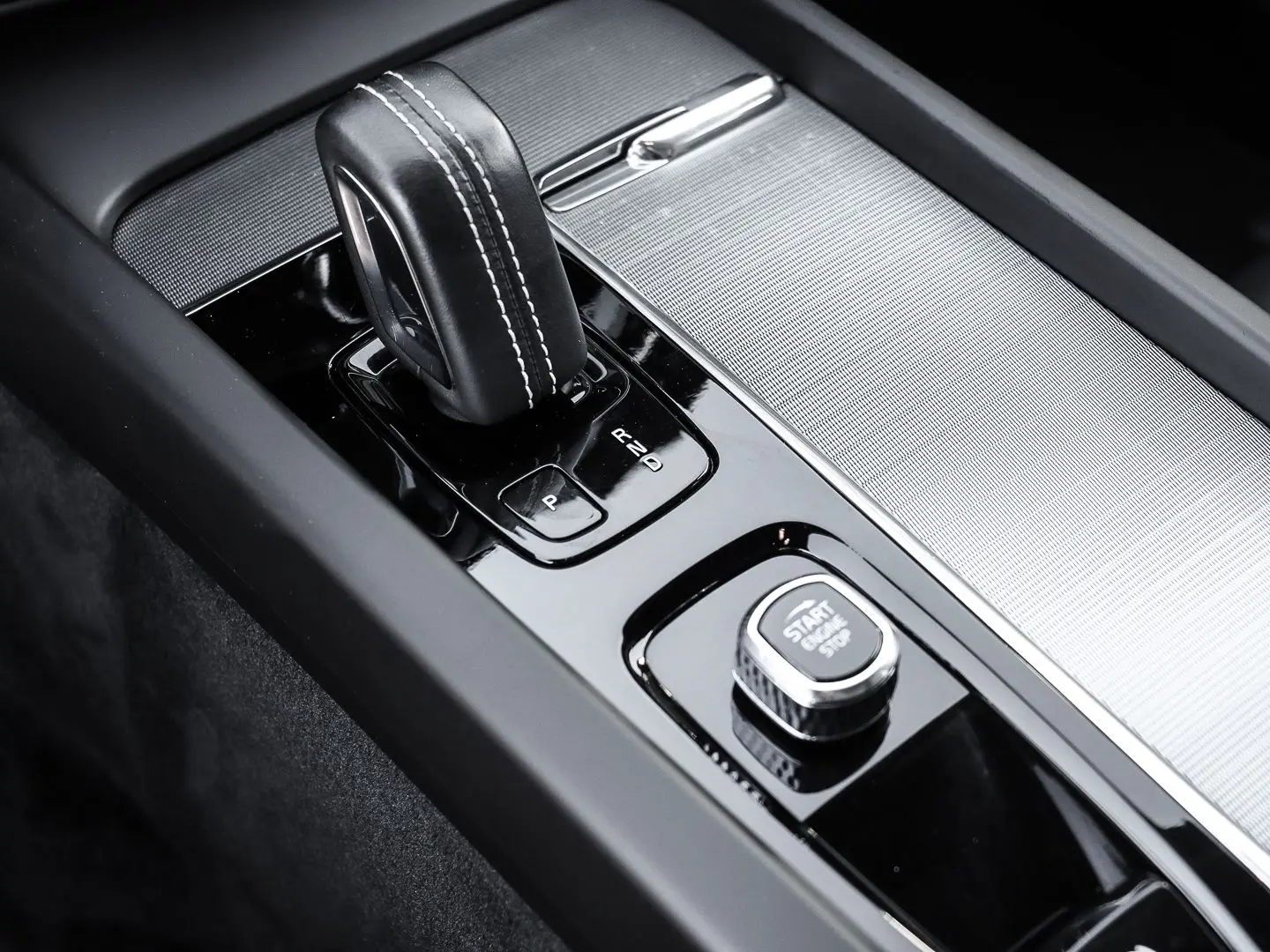 XC60 R Design 2WD B4 Diesel EU6d digitales Cockp