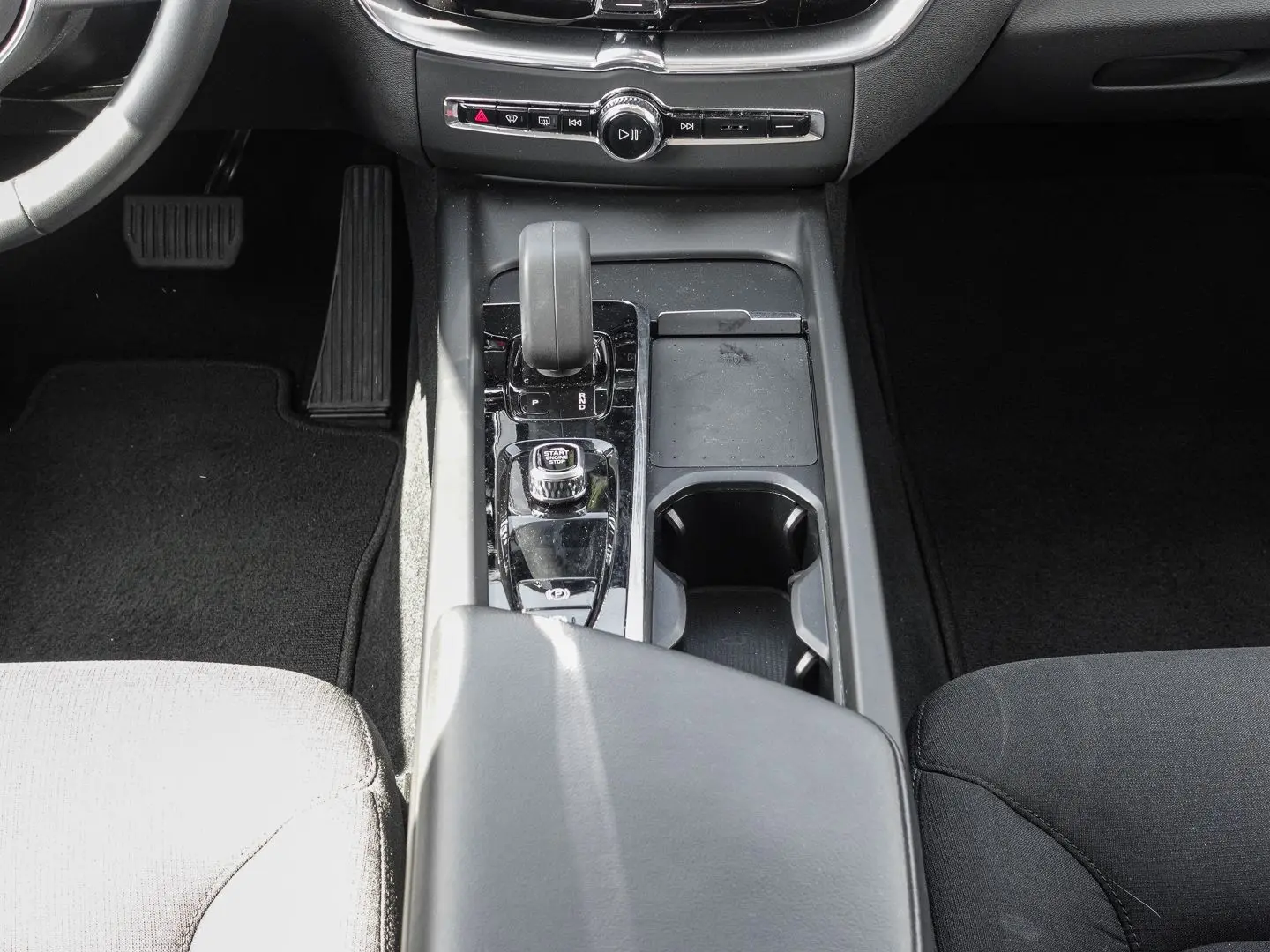 XC60 Momentum Pro AWD B4 Diesel EU6d AHK Digital