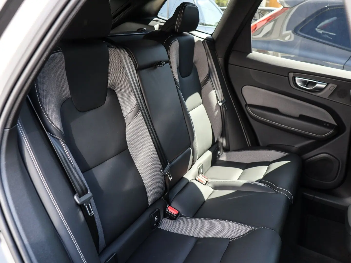 XC60 B5 (B) Benzin Plus Dark AWD #Leder/Sitzh./P