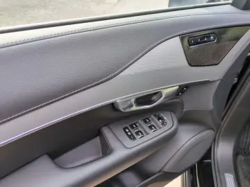 XC90 B5 (Diesel) Plus Bright AWD Automatik Navi