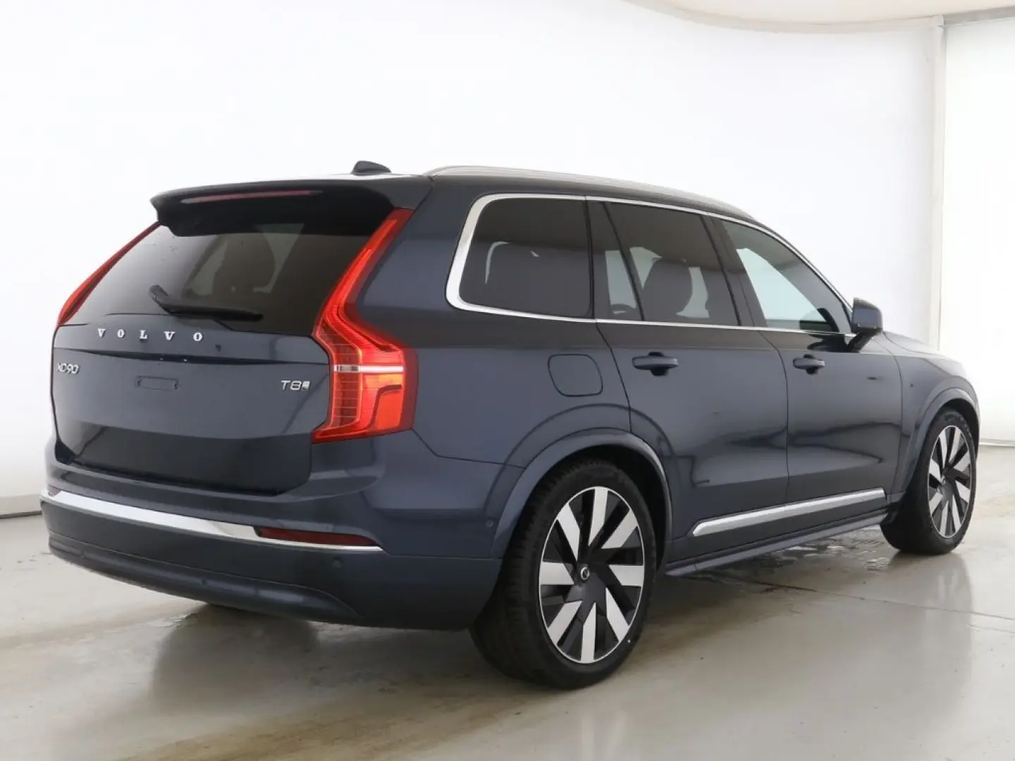 XC90 Plus Bright Recharge Plug-In Hybrid AWD T8 
