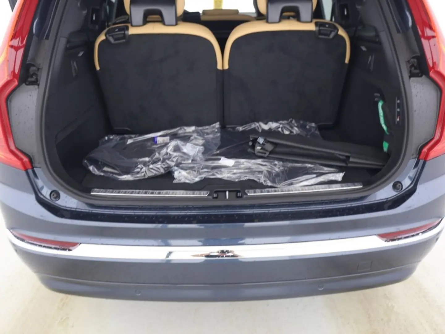 XC90 Plus Bright Recharge Plug-In Hybrid AWD T8 